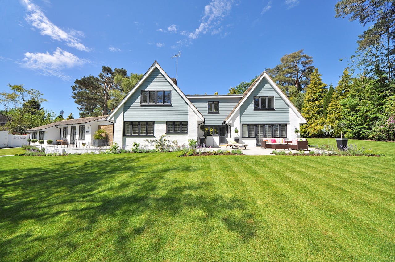 Medium Lawn <br> 101 sqm - 200 sqm